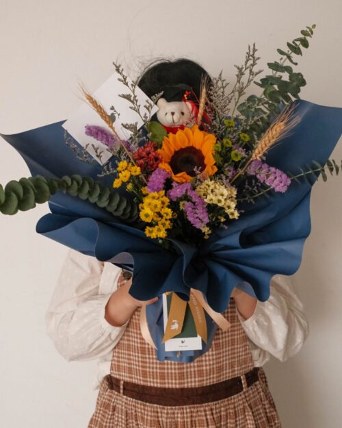 sunflower graduation bouquet white bear zoom 1