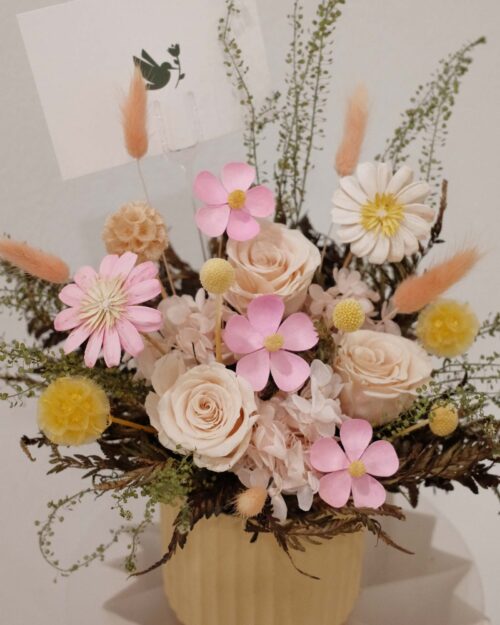 Honeybee preserved flowers details