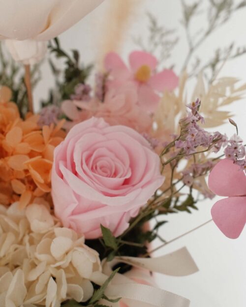 Pink preserved rose zoom