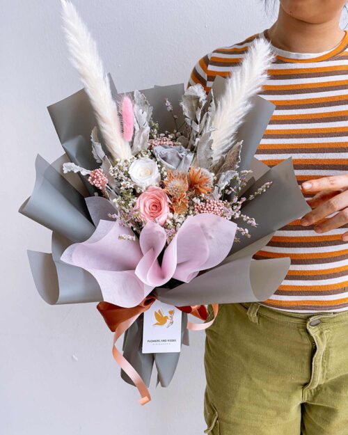 Pink Dolphin (Dried & Preserved flowers) Pink Dolphin (Dried & Preserved flowers)