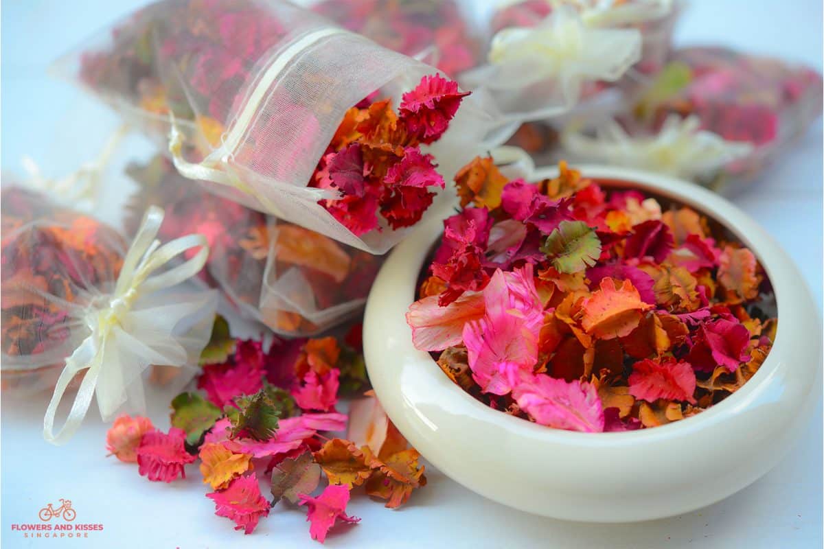 5 Creative Uses For Dried Flowers A Beautiful Potpourri Mixed With Dried Flowers