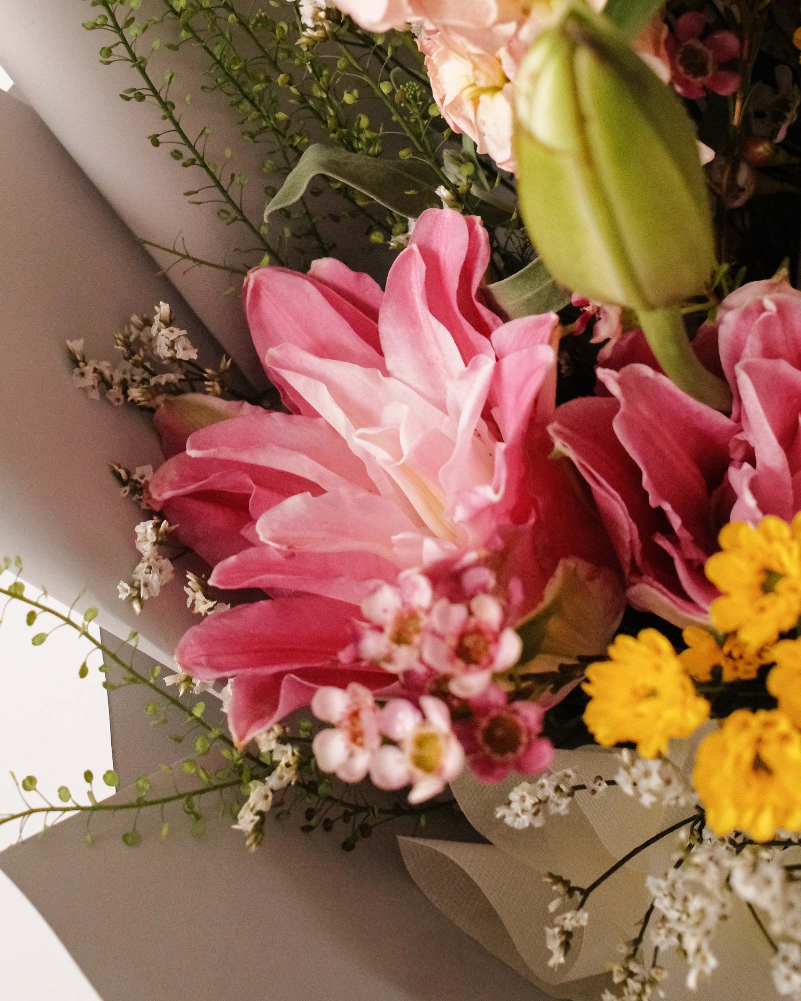 Patrice Patrice rose lilies lieft