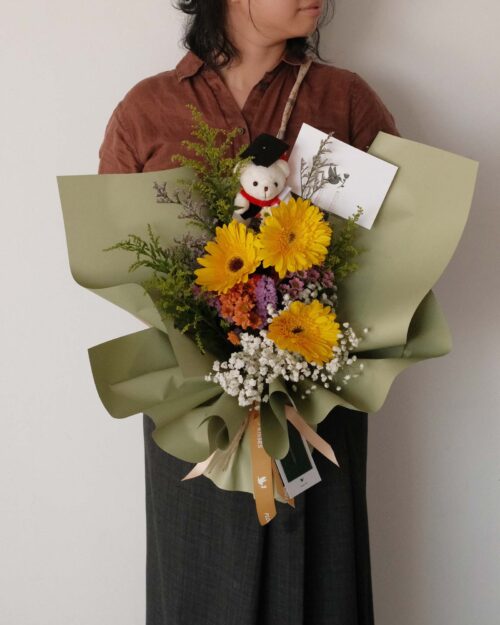 Grad yello daisy white bear