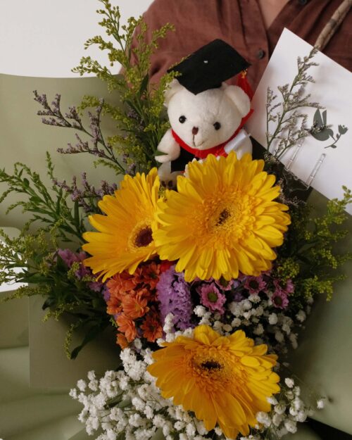 Grad yello daisy white bear details