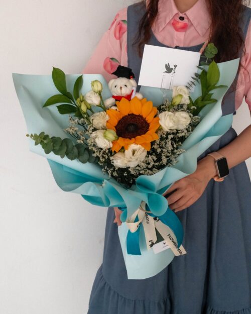 graduation oliver white bear front 1