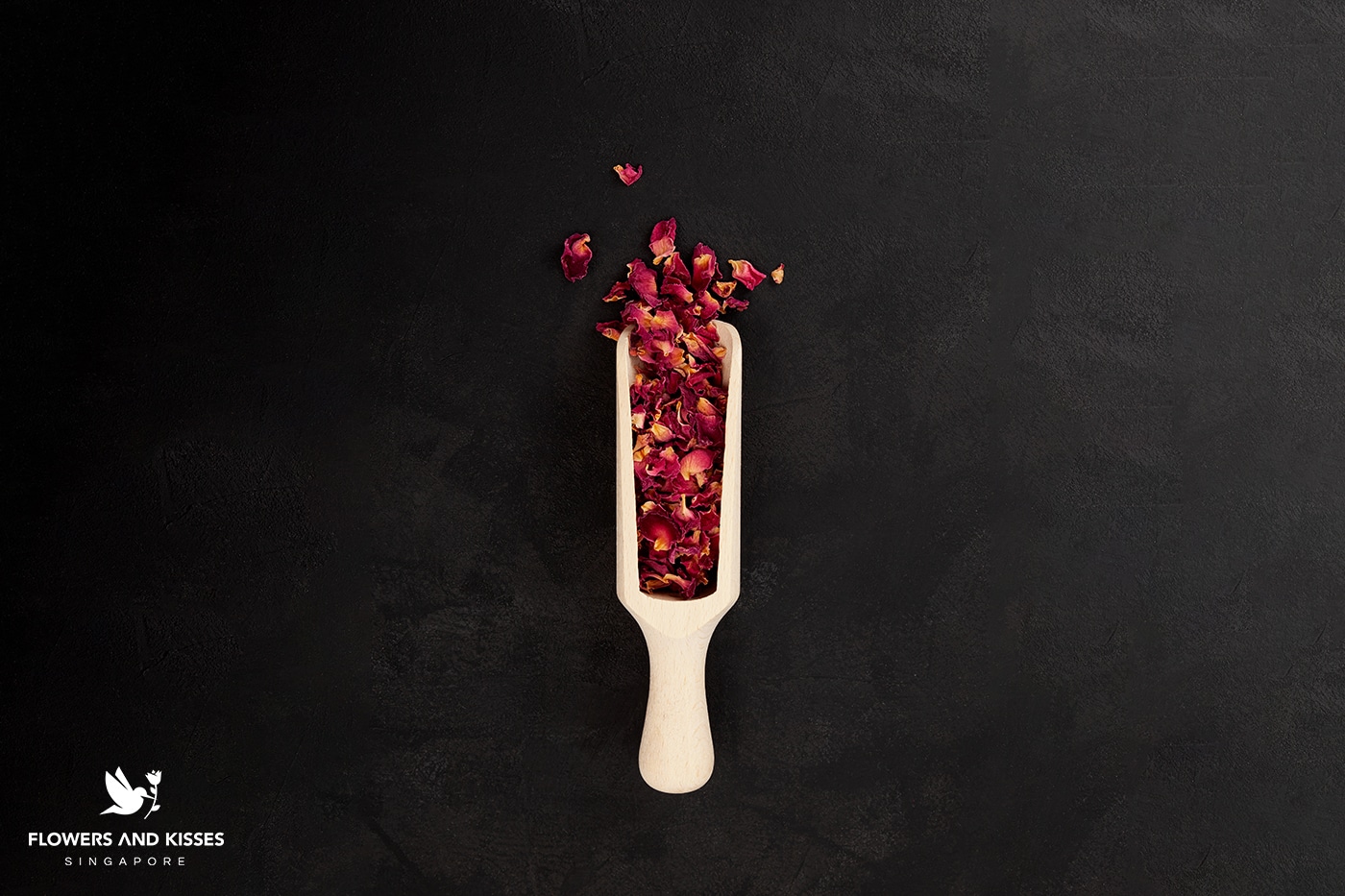 4 Romantic Ways to Use Rose Petals Flowers and Kisses