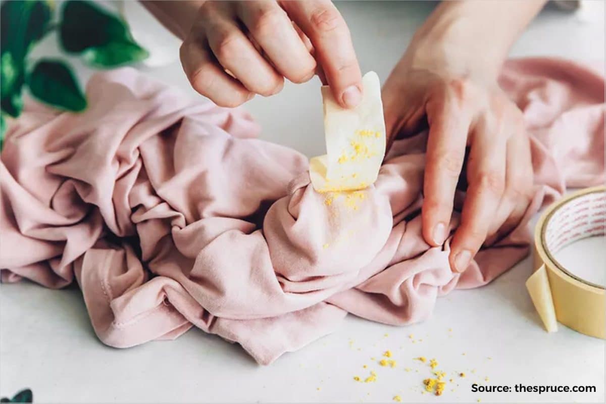 <strong>3 Tips for Removing Pollen Stains</strong> Removing small stains-Graduation Bouquet