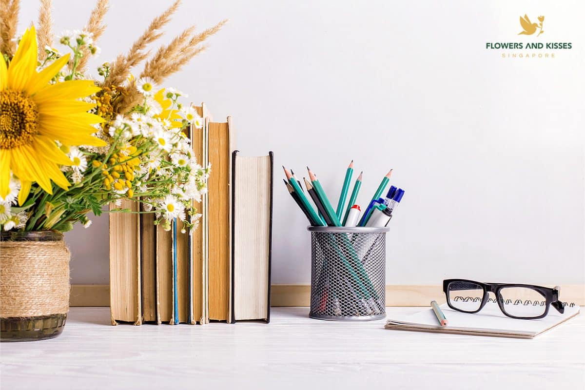 <strong>4 Reasons to Have Flowers on Your Work Desk</strong> An easy way to decorate your space-online florist singapore