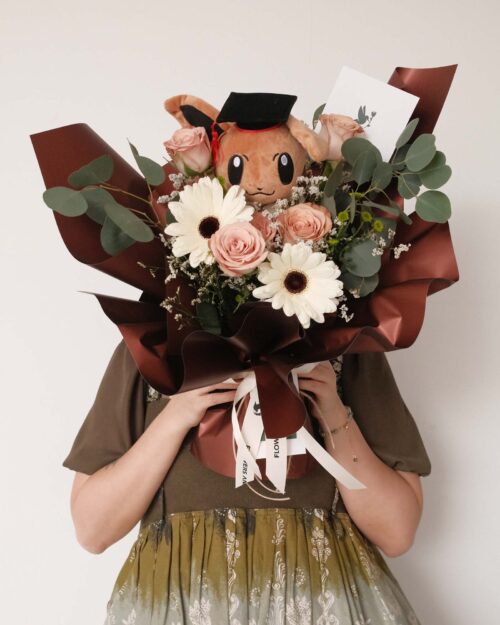 Grad eevee bouquet top