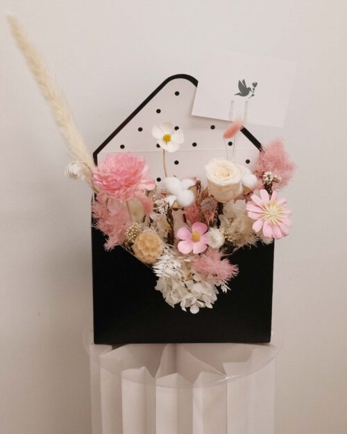 Norah envelope black