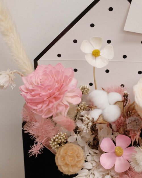 Norah (Dried & Preserved flowers) Norah envelope black zoom 2