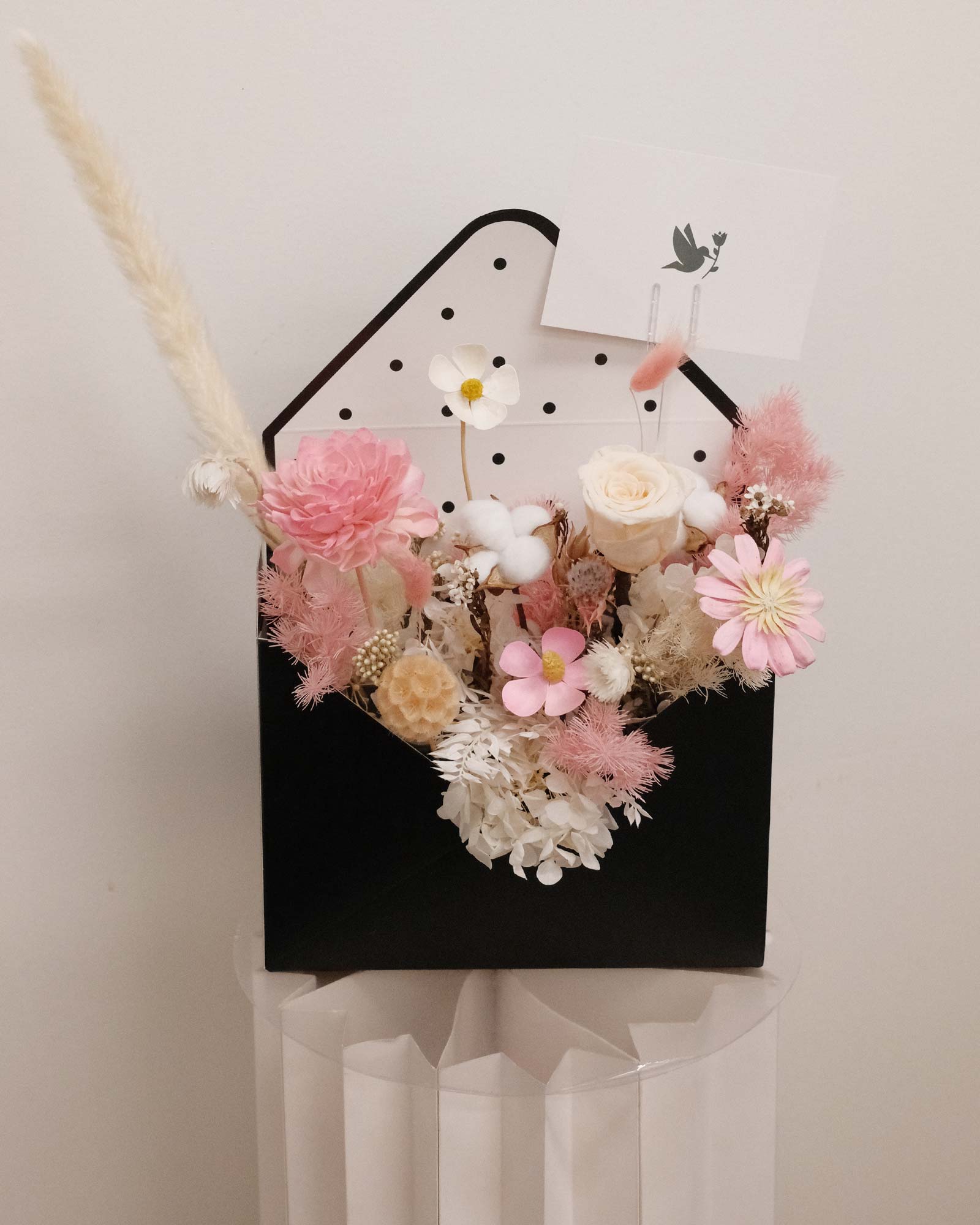 Norah (Dried & Preserved flowers) Norah envelope black