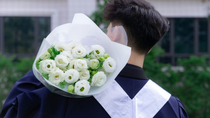 How Much to Spend on Graduation Flowers in Singapore: A Budgeting Guide for Grads